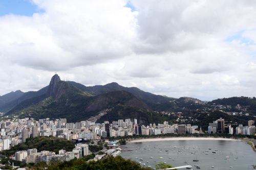Rio festeja os 450 anos com bolo gigante e shows