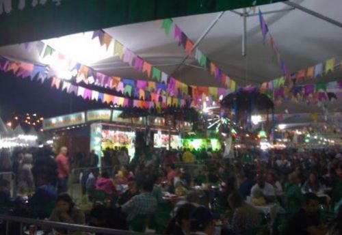 Festas juninas agitam com muita comida, bebida e msica