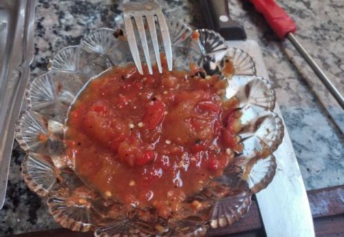 Molho de tomate picante deixa o churrasco mais delicioso