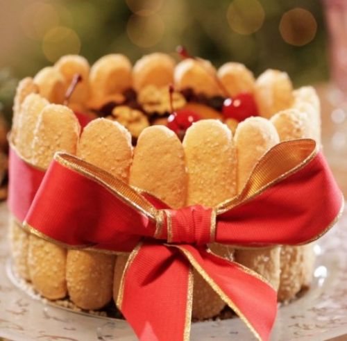 Veja como fazer esta deliciosa charlotte de chocolate para o Natal