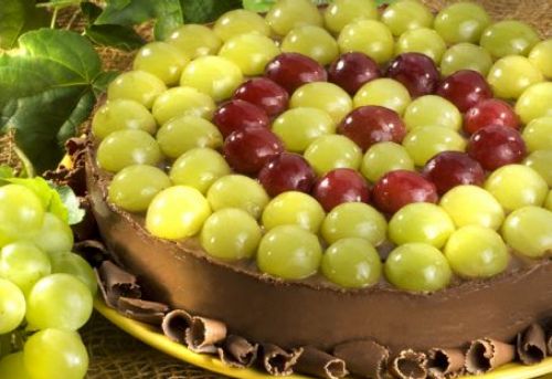 Faa esta deliciosa torta de uva com chocolate