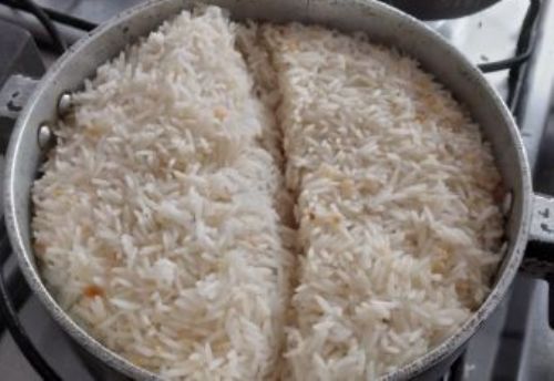 Veja como  fcil deixar o arroz branco bem soltinho