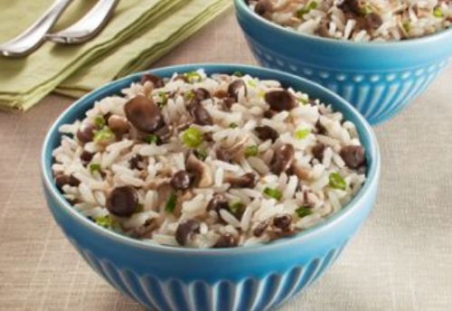 Prepare este delicioso arroz com cogumelo e cebolinha
