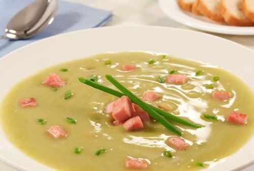Veja como preparar uma deliciosa sopa de ervilha com presunto