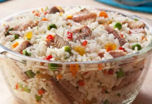 Faça este delicioso arroz à grega com sardinha