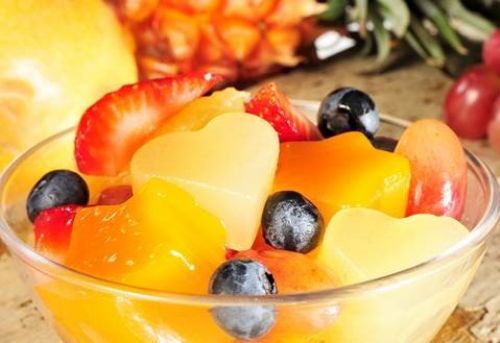 Veja como fazer uma deliciosa gelatina com frutas